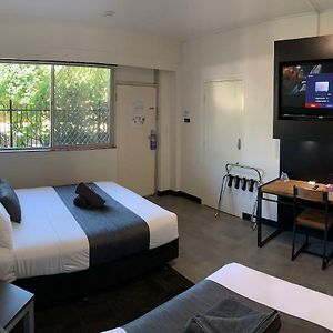 Deluxe Studio